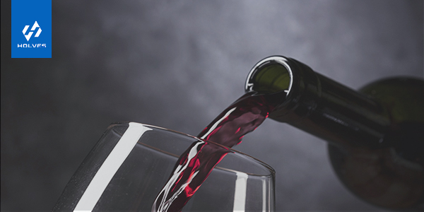 午夜精品电影進行紅酒發酵