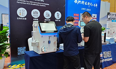 午夜视频在线免费观看團隊與客戶交流